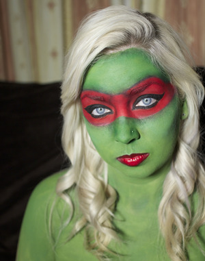 A simple requested halloween look :) video here http://www.youtube.com/watch?v=yVIivZGsaMQ