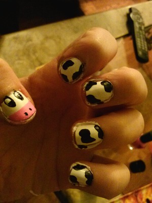 first time ever designing nails I looove it!