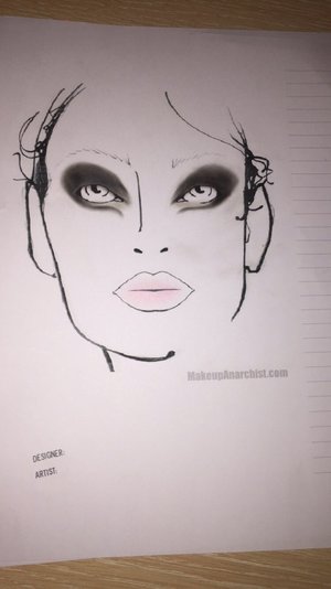 I made a new face chart inspired by this month fashion weeks 2015. Modern smokey eye look with graphic eyeliner combined with soft baby pink lips. No filled eyebrows or contouring because I wanted the attention on the bold eye look. Also, as you may notice the models wearing bold smokey eyes looks have usually blond brows or bleach brows. So, what do you think? 