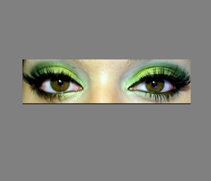 not the most perfect but I was bored at 2am lol. I used my palette and a green shadow from mac which the name is worn off =/