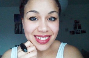 Winged eyeliner & cherry red lips