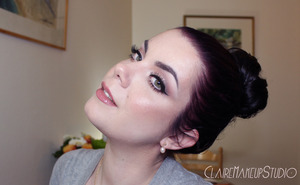 Here is the tutorial for this look : http://www.youtube.com/watch?v=6qFYRF0M40Y