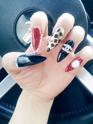 Channel leopard diamods nails