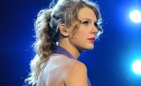 Simple Holiday Ponytail!