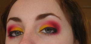 Trying out some really bright red and a rounder eye shadow shape :)