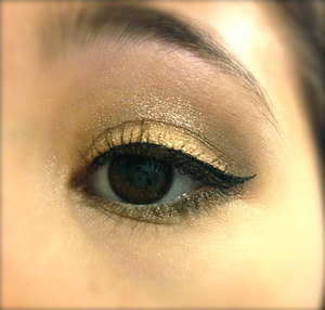 A gorgeous neutral cut crease featuring gold and bronze, with pretty winged liner. 