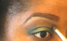 Makeup Look for Women With Darker Skin Tone: Turquoise Foil Eyeshadow Look