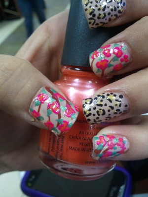  Floral print with leopard print 