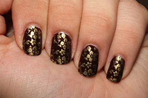 Golden flowers design stamped using plate BM-221 over brown background.

http://iloveprettycolours.blogspot.com/2011/09/golden-rose-paris-nail-lacquer-73-and.html