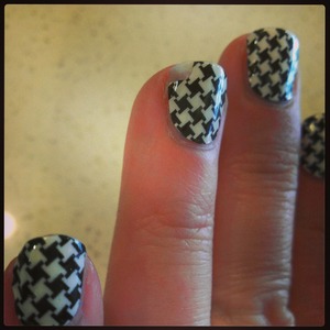 so i tried for the first time the Sally Hansen nail sticker things. but this pattern is associated with their new gel polish line. this one is called Paycheck and I love it, because lets be honest: who doesn't love a black and white houndstooth print? well I must have missed a spot with the gel and super boo, the polish peeled. user error...code name lame!