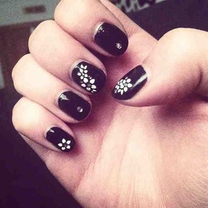 Used some Rimmel London black polish and cite nail stickers :) 