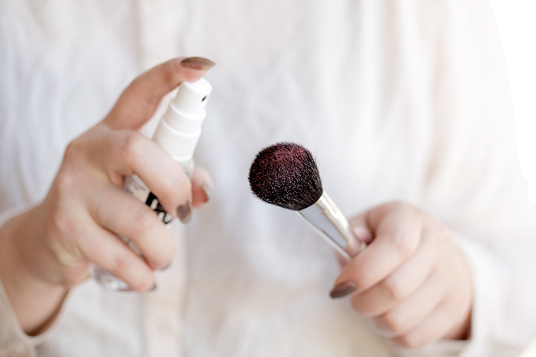 how to sanitize makeup