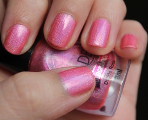Pink Holographic polish by Jade from http://shop.llarowe.com/ 

More photos here! http://thesleepyjellyfish.blogspot.ie/2013/02/this-weeks-nails-17-delirio-rosa.html