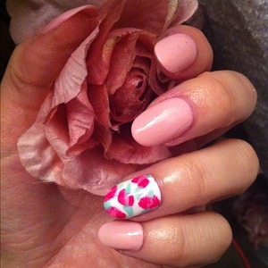 Shabby chic floral feature nail with pastel pink