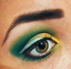 My makeup matches my eyecolor how funny :D ! + glitter eyeliner, i'm in love with it !