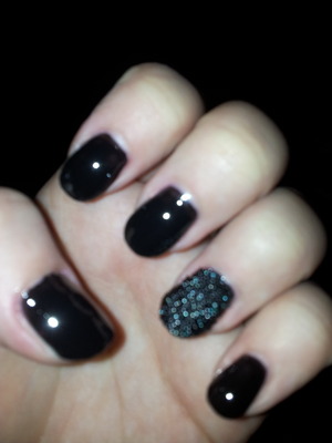 Black nails with MUA caviar