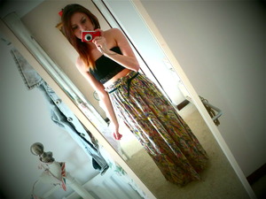 Just one of the many inexpensive items of clothing i bought on my shopping trip today. Gorgeous Maxi Skirt from Primark, perfect for Summer.