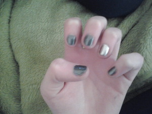 dark grey and silver nails. hope you like them :)