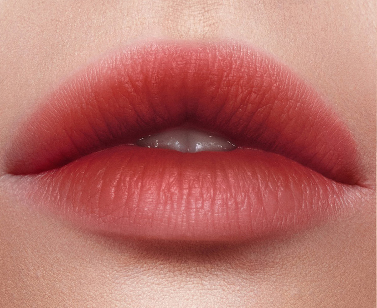 Charlotte Tilbury lip model wearing Walk of No Shame Blur blurred