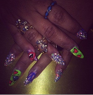 @dazzlingdreamnails Crystals are used, designs painted. 