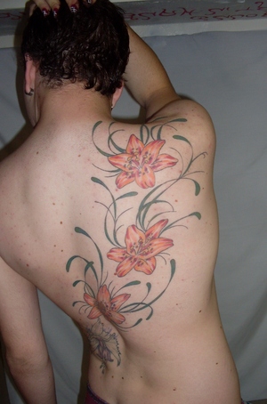 Finally a few good pictures of my back tattoo! Do you guys have tattoos? Let's see em! ♥♥