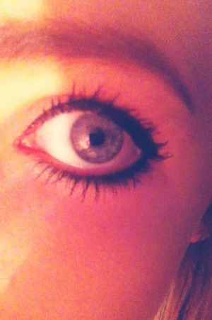 Lovin my eyeliner today, makes my eyes look wayy bigger :* need to do this more often !!! 