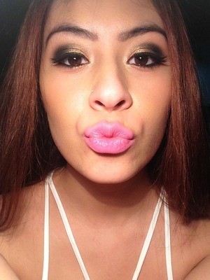 Pink lips gold and black smokey eyes :) 