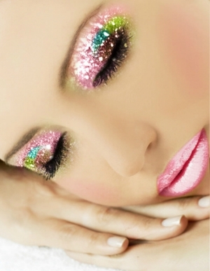 One of the prettiest photos ever! More looks here: 
http://pinterest.com/cortneyloves/eye-luv-u/
