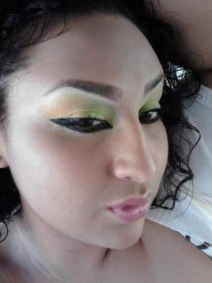 Colors: Yellow/Peach/Lime Green/White
Lips:Light Matte Pink