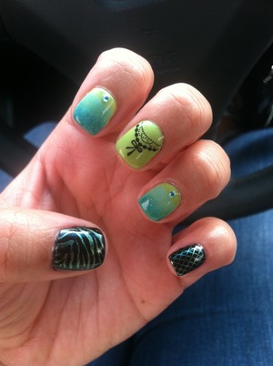 Two black nails + one green with Konad stamps. 2 Ombré Nails with 3 colors. My first try at ombré nails, not too shabby! :-) 