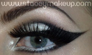 http://www.staceymakeup.com/2011/12/tutorial-trendy-cat-eyes.html