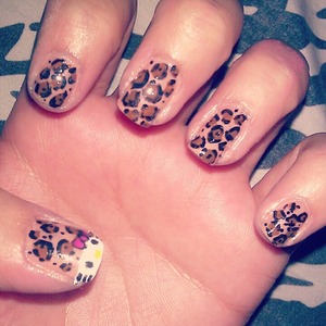 Hello kitty, leopard nails.