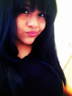 Lately I been stuck on this blue black look but sadly I feel like is never dark enough =[ 