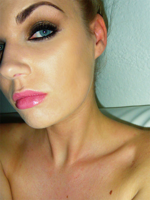 http://missbeautyaddict.blogspot.com/2012/04/make-up-challenge-smoky-eyes-make-up.html