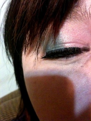One of favorite simple, easy to do make-up looks. Girly and soft.