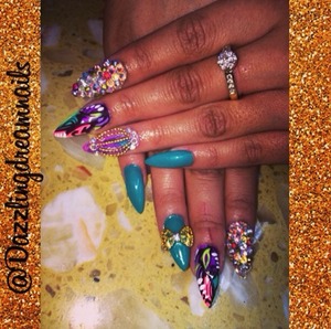 AB Crtsyals, Custom Queen crown & Designs done by me. @dazzlingdreamnails. 