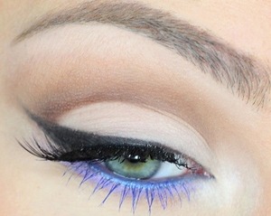 Makeup kept clean and simple 

Look found on: thedrugstoreprincess.com