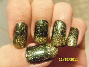 Tried something new. Used a dark green base then loose gold glitter on tips and a gold glitter top coat.