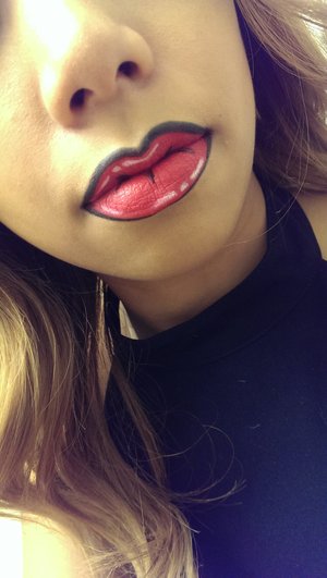 I used :
- MAC lipstick in All Fired Up
- Urban Decay cream eyeliner in ZERO
- Wet n Wild eyeliner in White 