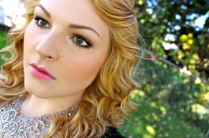 Professional image of my makeup. :) #motd golden eyes and a pink lip :) :) 