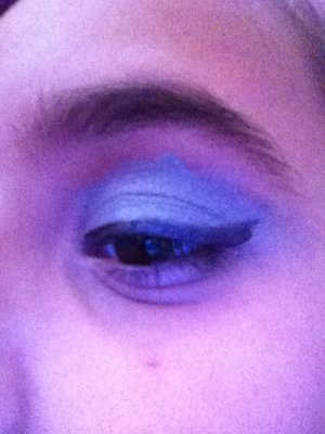 Light blue eyeshadow and white eyeshadow, then make a wing with eyeliner