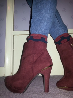 My new shoes that I got today:)
From New Look www.newlook.com
30 pounds reduced to 15:)
They ship worldwide:D
