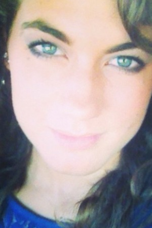 Play up green eyes!