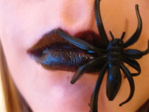 Matching lips and spider. xD