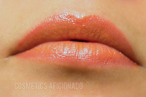 Orange gradient lips, Orange Ombre Lips

http://www.cosmeticsaficionado.com/orange-gradient-lips/