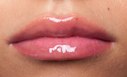 The Secret Ingredients Behind Lip Plumpers