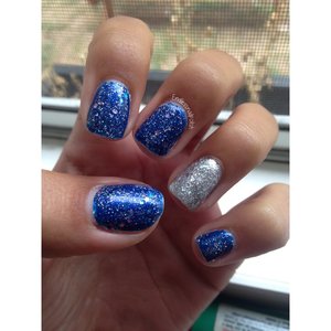 Colors Used:
Sally Hansen's- Hi Ho Silver
Spoiled- Your Fly is Down
Essie's- Sparkle on Top
NYC- Starry Silver Glitter