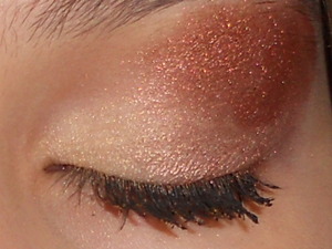 A gold base with a copper wing(:
I used all makeup you can find in drugstores.