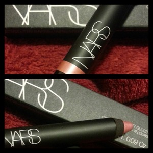 I love thee Nars Pencil Gloss 
They have beautiful colors and it looks and feels very gorgeous with a touch of natural (: 
I am very addicted to the two following shades 
"FRIVOLOUS"
"NEW LOVER" 
This gloss pencil is very purse amd pocket friendly and I highly recommend them ♥♥
