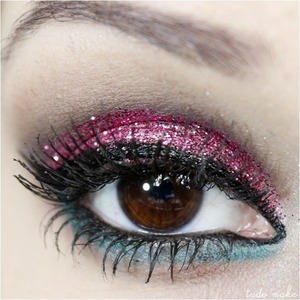 Os glitters da Dailus Color e seu efeito na maquiagem, vem ver > http://tudoorna.com/2013/06/04/glitter-da-dailus-color-e-seu-efeito-nas-maquiagens/